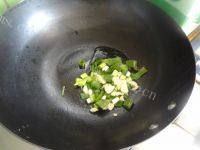 家常菜素炒菠菜做法图解5)