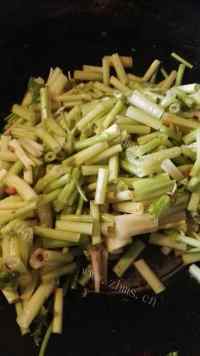 美味的芹菜炒牛柳做法图解10)