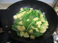 美味的刀豆土豆做法图解7)