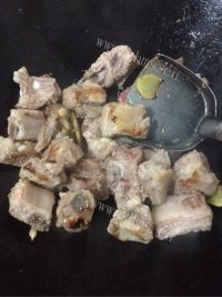 浓香海带焖排骨做法图解6)