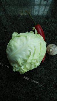 家常菜炝炒圆白菜做法图解1)