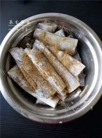 家常菜蒜香带鱼做法图解3)
