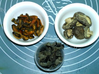 好喝的香菇木耳淡菜汤做法图解1)