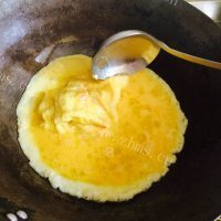 美味的木耳荷兰豆炒鸡蛋做法图解4)