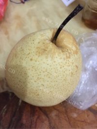 雪梨蒸枇杷做法图解1)