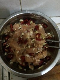 家常菜麻辣鸡丁做法图解3)