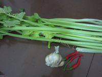 家常菜清炒芹菜做法图解1)