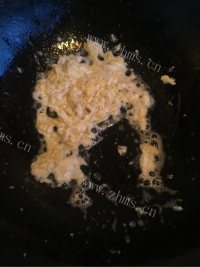 珍馐美味的火腿蛋炒饭做法图解3)
