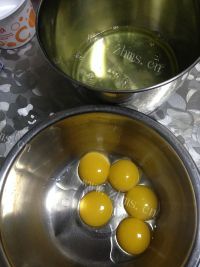 自制原味戚风蛋糕做法图解2)