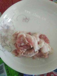 家常菜木耳炒肉做法图解3)