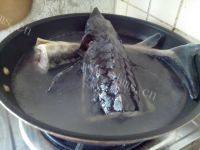 紫苏农家煮鲟鱼的做法图解三