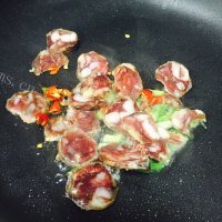 好吃的酸辣西葫芦香肠做法图解5)