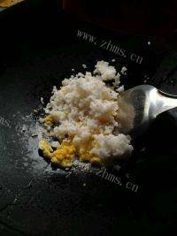 很有食欲的豌豆炒饭做法图解4)