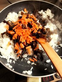 美味的什锦蛋炒饭做法图解5)