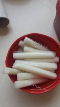 自制韩式辣炒年糕做法图解2)