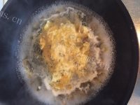 美味的榨菜蛋花汤做法图解7)
