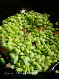 家常菜肉末毛豆做法图解5)