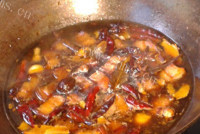 美味的干豇豆红烧肉做法图解4)
