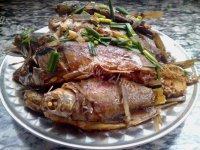 红烧小鲫鱼自制