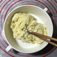 美味红豆泥菊花酥做法图解3)