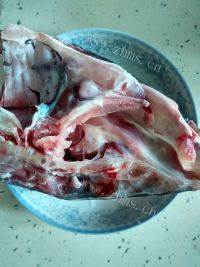 家常菜鱼头炖豆腐做法图解1)