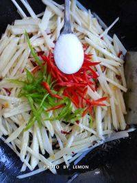家常菜香辣土豆丝做法图解7)