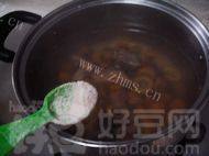 橄榄煲排骨汤做法图解6)