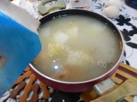 色香味浓的冬瓜薏米排骨汤做法图解9)