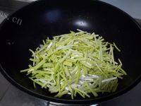 自制蒜黄炒鸡蛋做法图解6)