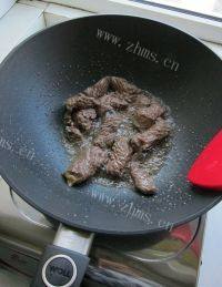 「念念不忘」牛肉炖萝卜做法图解6)