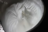 自制原味戚风蛋糕做法图解5)