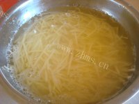 家常菜青椒土豆丝做法图解2)