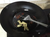 自制香辣牛肉酱做法图解1)
