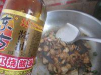 味道不错的木耳炒肉做法图解6)