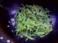 咸甜适中的清炒莴笋丝做法图解7)