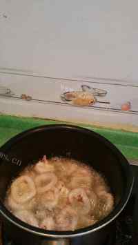 美味的炸鱿鱼做法图解4)