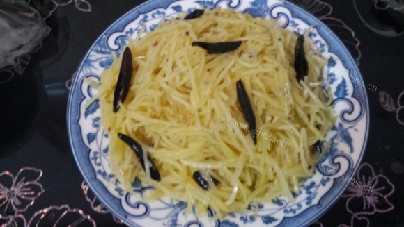 珍馐美味的酸辣土豆丝