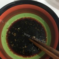 妈妈做的凉拌金针菇做法图解7)