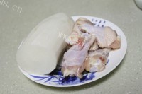 清火的白萝卜烧鸡腿做法图解1)