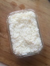 美味的肉松卷寿司做法图解2)