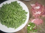 美味的长豆角炒肉做法图解1)