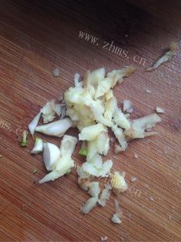 好吃的菠菜豆芽拌面筋做法图解4)