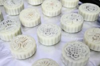 自制广式蛋黄月饼做法图解12)