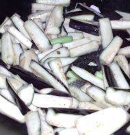 好吃的清炒茄子做法图解3)