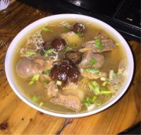 美味的阿胶枣枸杞大骨汤做法图解5)