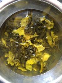 诱人的酸菜鸡做法图解3)