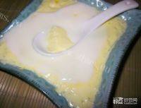 美味的牛奶炖蛋做法图解8)