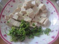 美味的紫菜豆腐汤做法图解1)