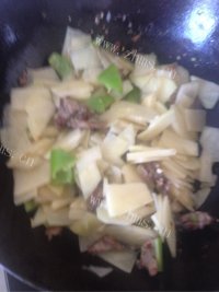 唇齿留香的土豆炒肉做法图解7)