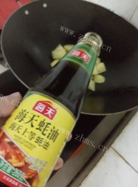 营养丰富的土豆炒鸡肉做法图解6)